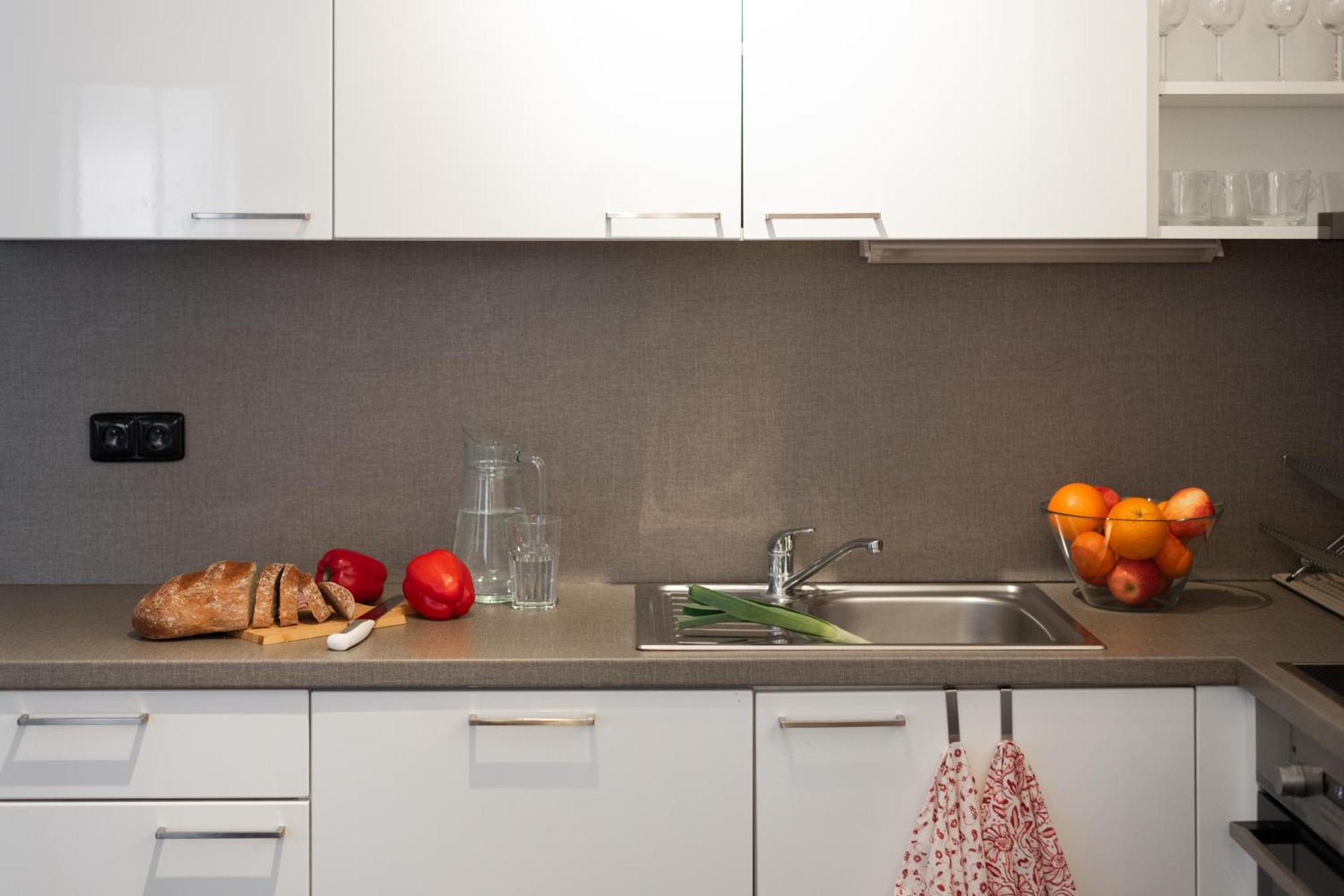Apartments With Large Balcony, Parking Prague Ngoại thất bức ảnh